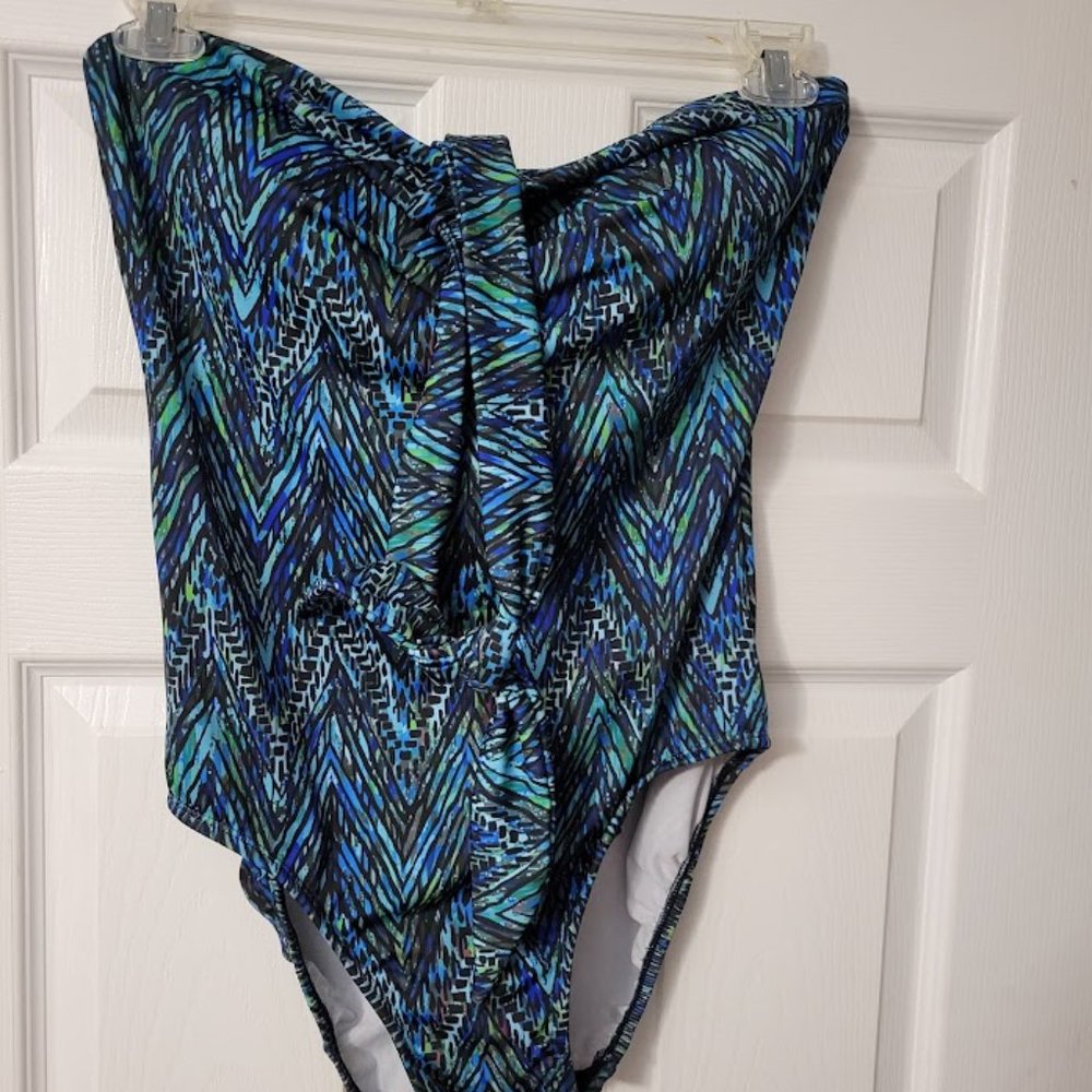 Pretty one-piece bandeau swimsuit Size 16‎ NWOT